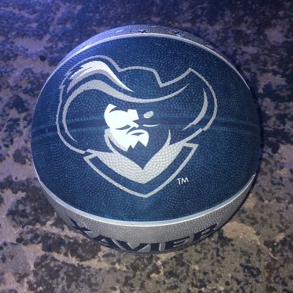 Men’s Xavier Basketball - Picture 2 of 3